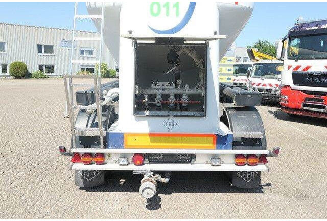 Feldbinder EUT 37.5, 1 Kammer, Luft-Lift, 27m³, SAF-Achsen - Tanker semi-trailer: picture 5 Feldbinder EUT 37.5, 1 Kammer, Luft-Lift, 27m³, SAF-Achsen - Tanker semi-trailer: picture 5