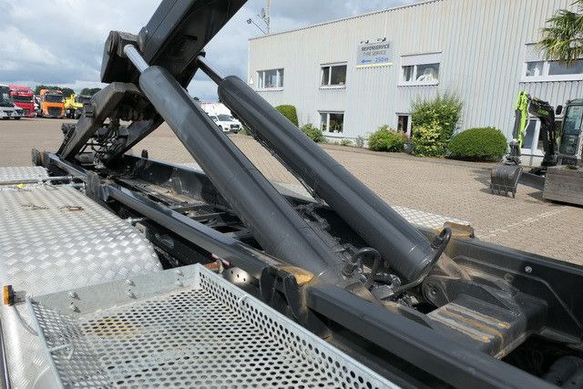 MAN 35.510 TGS 8x4, Tridem, VDL, Lift-Lenk, Funk,TOP - Hook lift truck: picture 2 MAN 35.510 TGS 8x4, Tridem, VDL, Lift-Lenk, Funk,TOP - Hook lift truck: picture 2