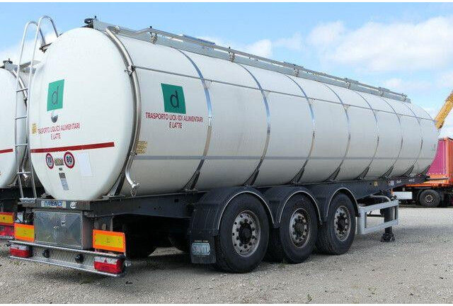 Menci SA 105, isoliert, 32m³, 4 Kammern, Alu-Felgen - Tanker semi-trailer: picture 3 Menci SA 105, isoliert, 32m³, 4 Kammern, Alu-Felgen - Tanker semi-trailer: picture 3