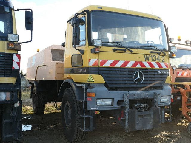 Mercedes-Benz 2035 AK Actros 4x4, Kehrmaschine Schmidt, Allrad - Road sweeper: picture 4 Mercedes-Benz 2035 AK Actros 4x4, Kehrmaschine Schmidt, Allrad - Road sweeper: picture 4