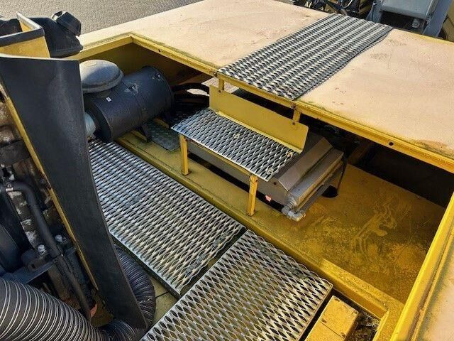 Schmidt CJS 914 Super, Kehrmaschine, Mercedes Motor - Road sweeper: picture 3 Schmidt CJS 914 Super, Kehrmaschine, Mercedes Motor - Road sweeper: picture 3