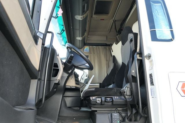 MAN 18.500 TGX 4x2, Intarder, Spoiler, Klima,2x Tank - Tractor truck: picture 4 MAN 18.500 TGX 4x2, Intarder, Spoiler, Klima,2x Tank - Tractor truck: picture 4