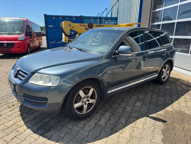 Volkswagen Touareg 3.2 V6/ GETRIEBESCHADEN /Motor läuft! - SUV: picture 1 Volkswagen Touareg 3.2 V6/ GETRIEBESCHADEN /Motor läuft! - SUV: picture 1