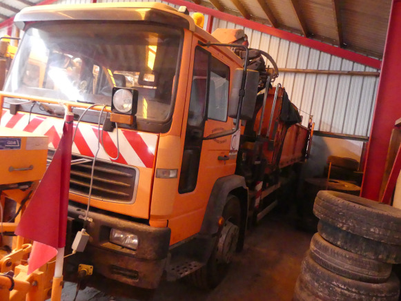 Camion benne + grue auxiliaire Volvo FL6E 19.0 - Dropside/ Flatbed truck, Crane truck: picture 2 Camion benne + grue auxiliaire Volvo FL6E 19.0 - Dropside/ Flatbed truck, Crane truck: picture 2