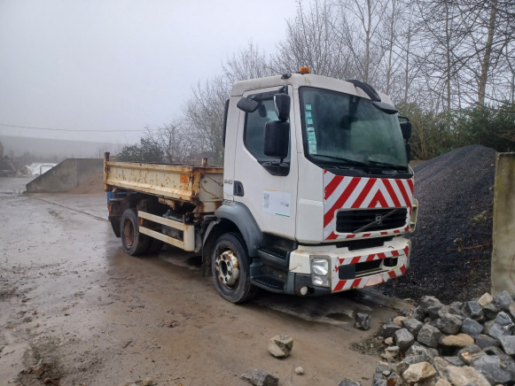Camion tri benne Volvo FLL 42 12N2 5.0 (2009-88.795 km) - Dropside/ Flatbed truck: picture 1 Camion tri benne Volvo FLL 42 12N2 5.0 (2009-88.795 km) - Dropside/ Flatbed truck: picture 1