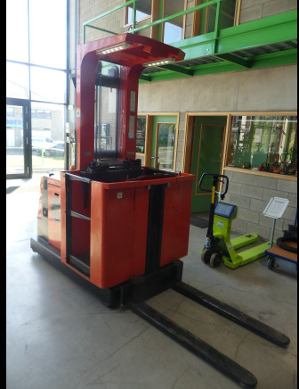 Chariot élévateur de magasinage BT OME 100M - Order picker: picture 2 Chariot élévateur de magasinage BT OME 100M - Order picker: picture 2