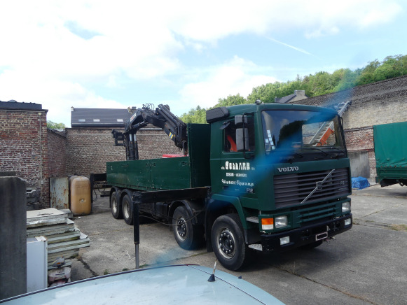 Camion plateau ridelle avec grue auxiliaire Volvo F12 (1994-64.040 km-VIN:YV2H5A7G6RA225775) - Other: picture 2 Camion plateau ridelle avec grue auxiliaire Volvo F12 (1994-64.040 km-VIN:YV2H5A7G6RA225775) - Other: picture 2