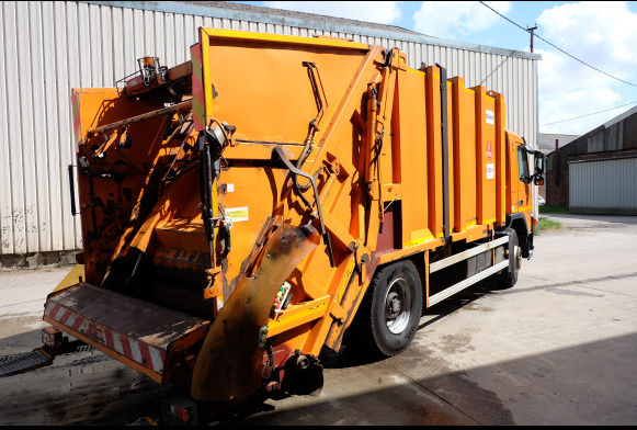 REF : 2 - Camion Poubelle VOLVO FM/FH - Garbage truck: picture 5 REF : 2 - Camion Poubelle VOLVO FM/FH - Garbage truck: picture 5