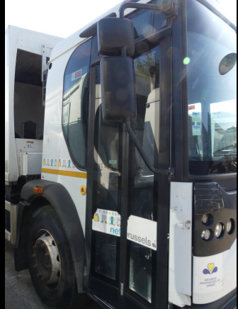 REF:8443 - Camion poubelle Renault Access (2013-128.985 km) - Garbage truck: picture 4 REF:8443 - Camion poubelle Renault Access (2013-128.985 km) - Garbage truck: picture 4