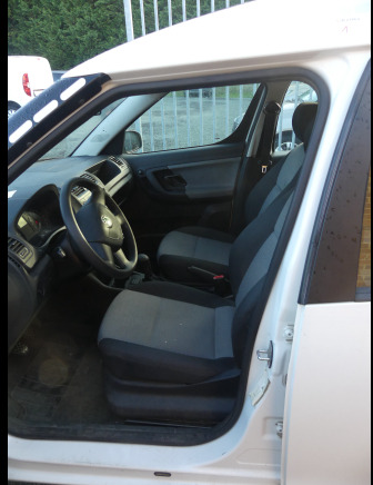 Voiture Skoda Roomster (2010-83.182 km) - Combi van: picture 5 Voiture Skoda Roomster (2010-83.182 km) - Combi van: picture 5
