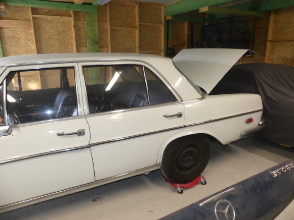 Voiture ancêtre Mercedes-Benz 280S (1972-83.435 km)(VIN: 10801610083599) - Car: picture 4 Voiture ancêtre Mercedes-Benz 280S (1972-83.435 km)(VIN: 10801610083599) - Car: picture 4