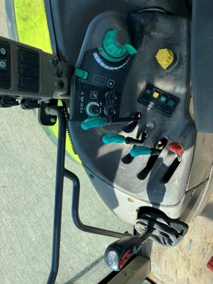 CLAAS Ares 696 - Farm tractor: picture 5 CLAAS Ares 696 - Farm tractor: picture 5