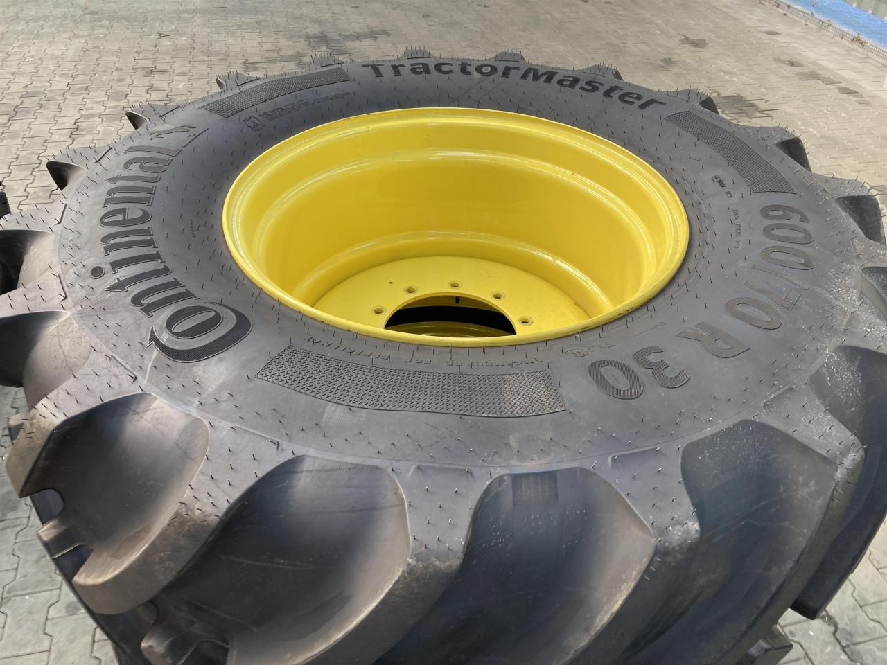 Continental 600/70R30 - Tire for Agricultural machinery: picture 3 Continental 600/70R30 - Tire for Agricultural machinery: picture 3