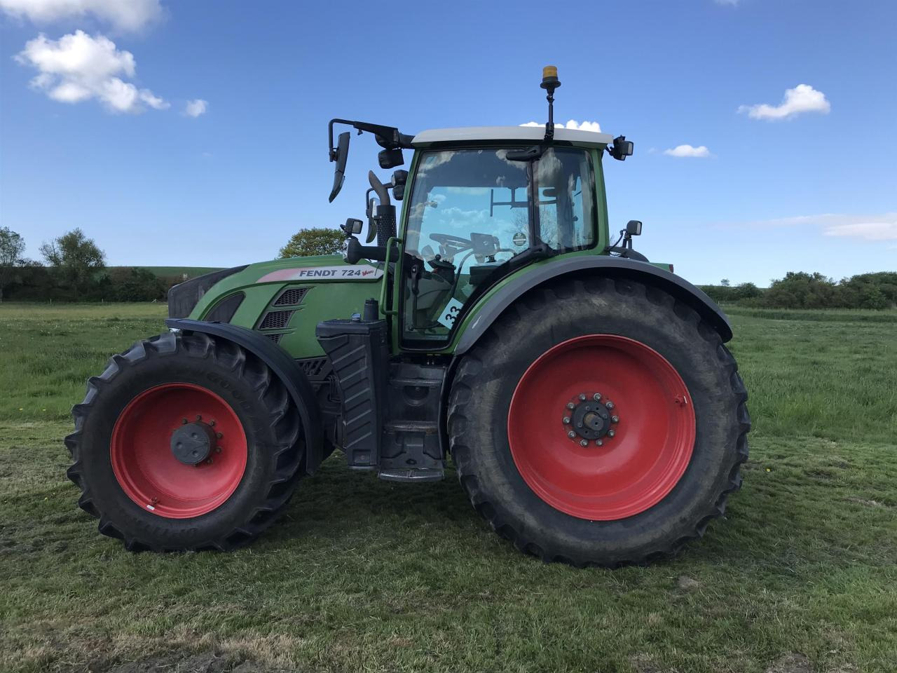 Fendt 724 Vario - Farm tractor: picture 1 Fendt 724 Vario - Farm tractor: picture 1