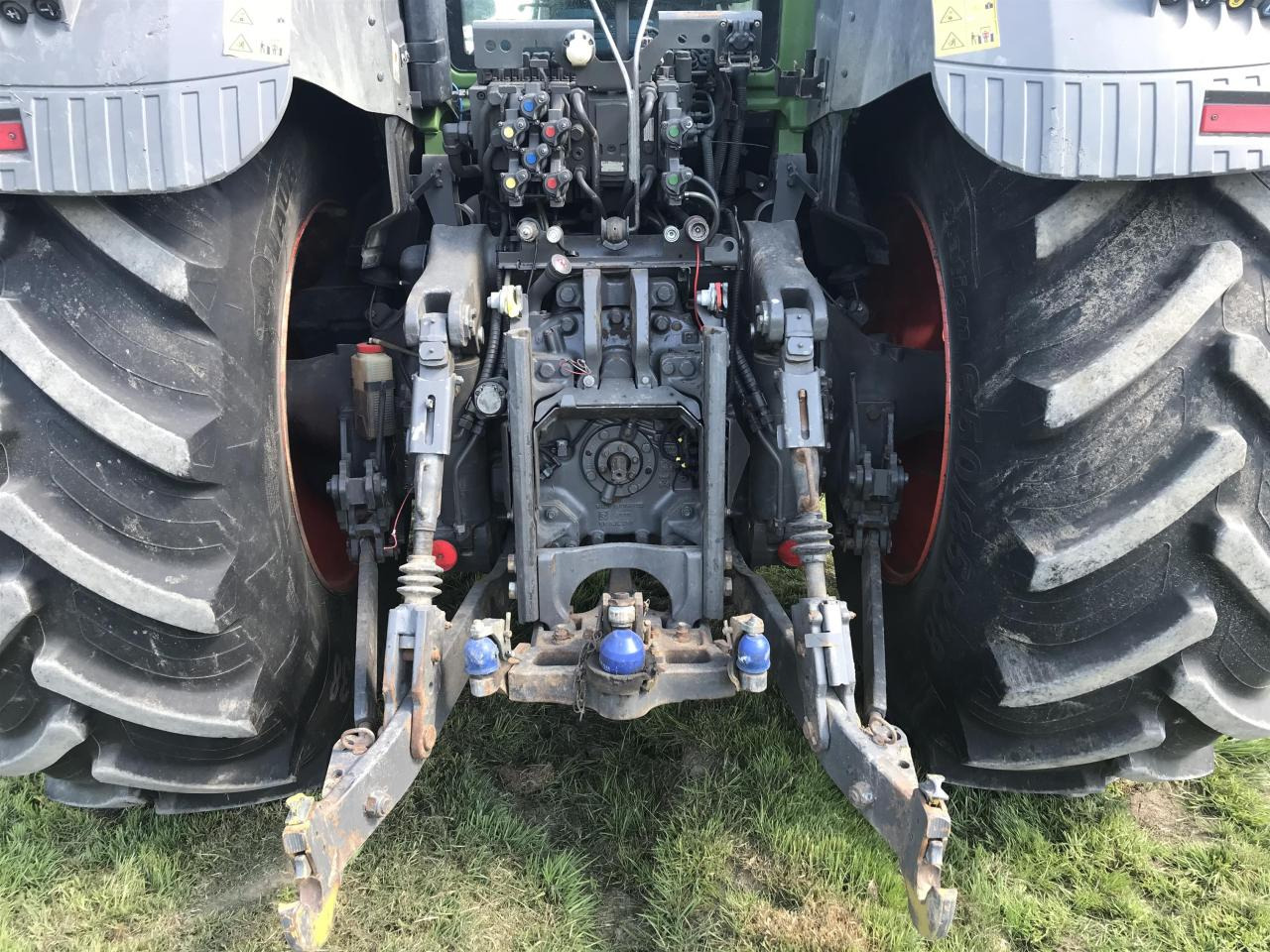 Farm tractor Fendt 828 Vario: picture 7