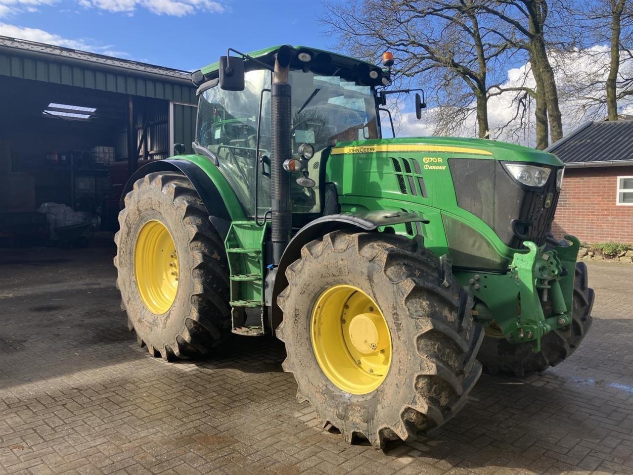 John Deere 6170R - Farm tractor: picture 2 John Deere 6170R - Farm tractor: picture 2