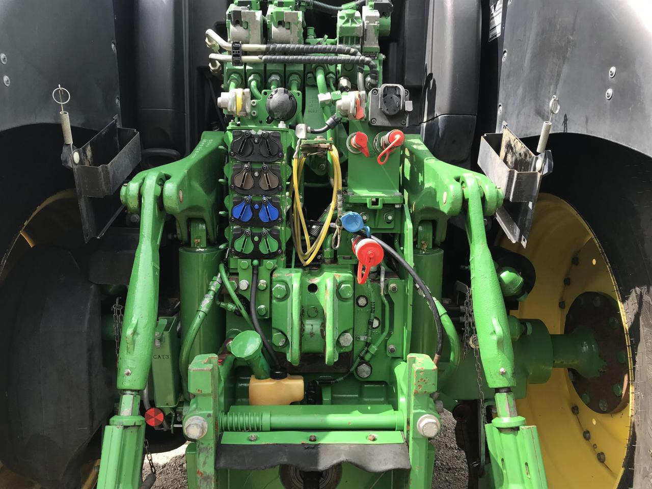 Farm tractor John Deere 6215R: picture 6