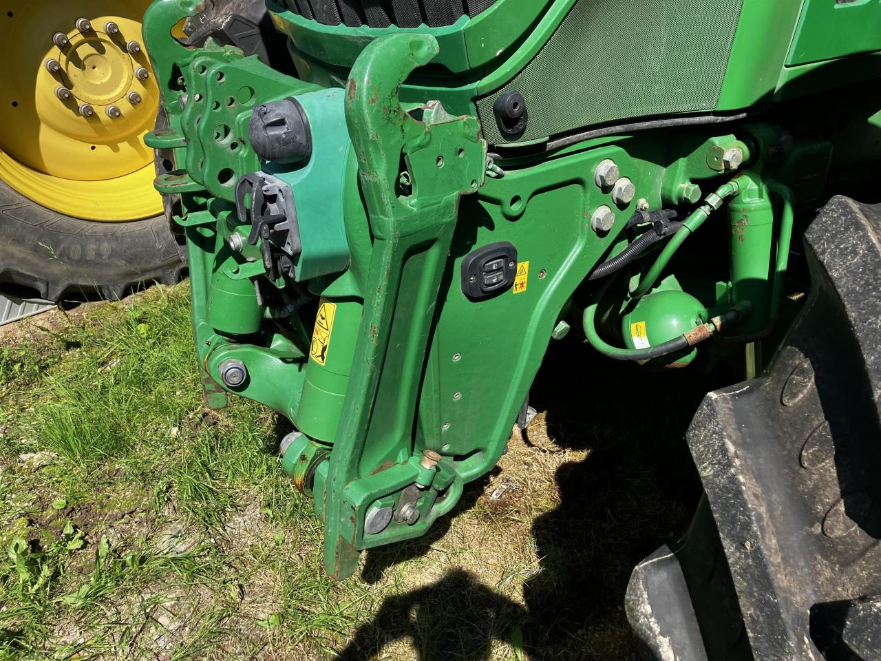 John Deere 6230R - Farm tractor: picture 5 John Deere 6230R - Farm tractor: picture 5