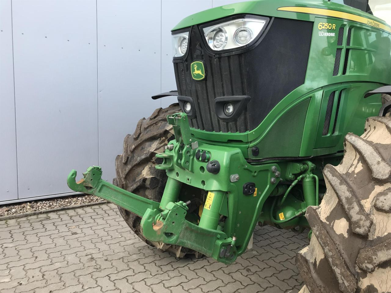 John Deere 6250R - Farm tractor: picture 4 John Deere 6250R - Farm tractor: picture 4