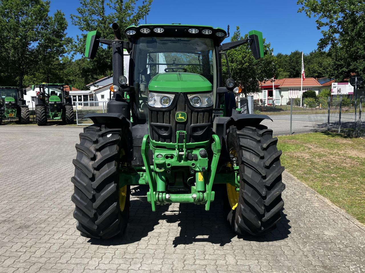 John Deere 6R 155 - Farm tractor: picture 3 John Deere 6R 155 - Farm tractor: picture 3