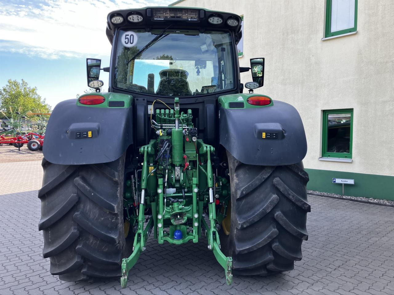 John Deere 6R 155 - Farm tractor: picture 5 John Deere 6R 155 - Farm tractor: picture 5