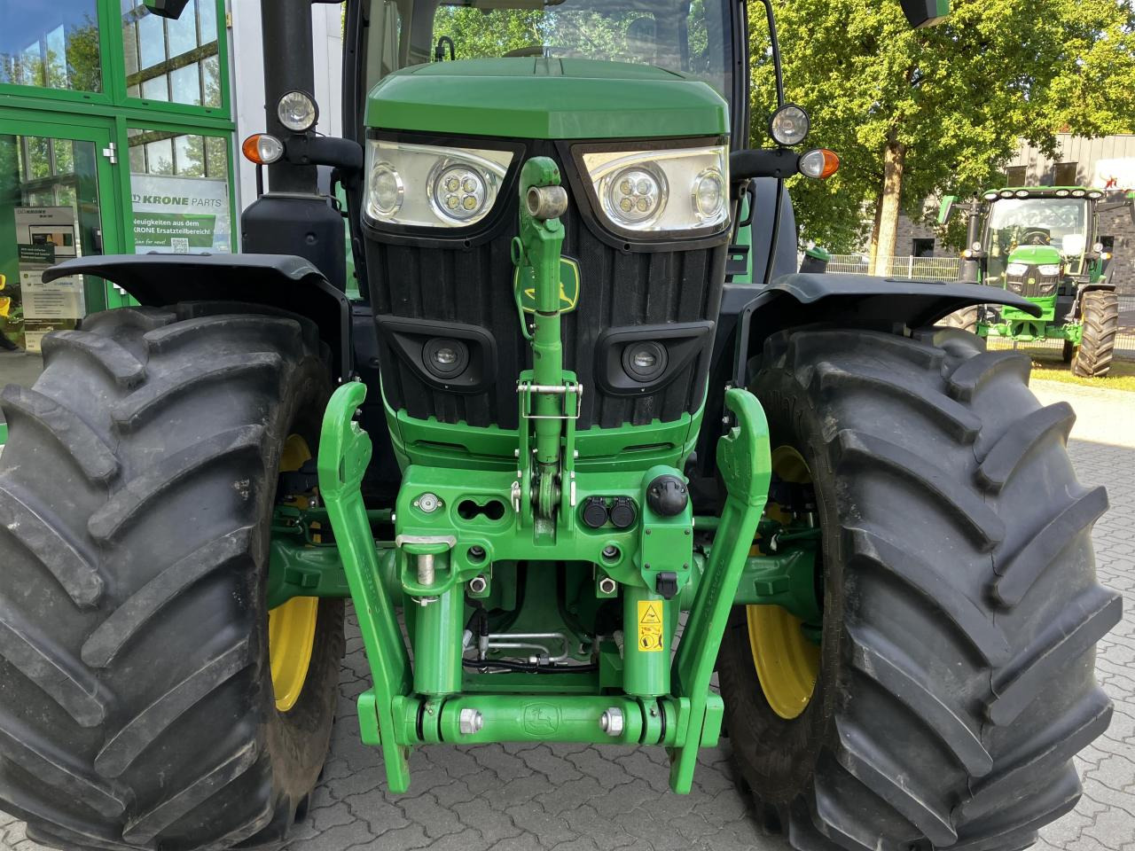 John Deere 6R 155 - Farm tractor: picture 4 John Deere 6R 155 - Farm tractor: picture 4