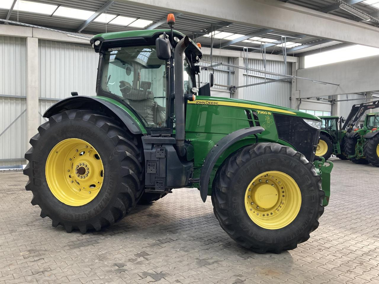 John Deere 7260R - Farm tractor: picture 4 John Deere 7260R - Farm tractor: picture 4