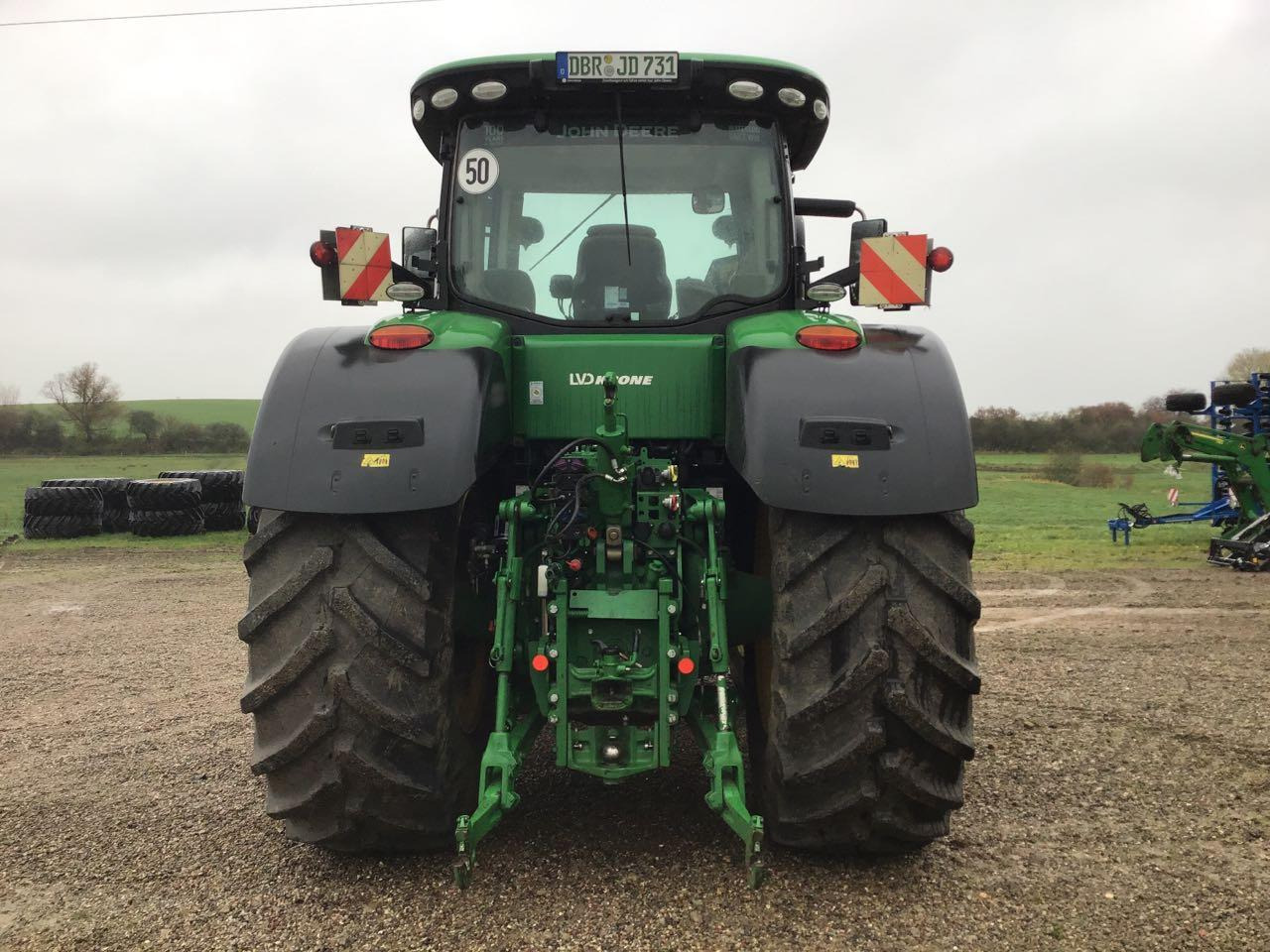 John Deere 7310R - Farm tractor: picture 3 John Deere 7310R - Farm tractor: picture 3