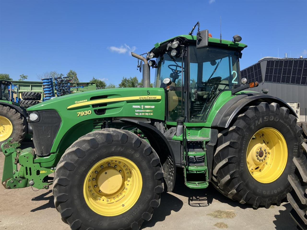 Farm tractor John Deere 7930: picture 1