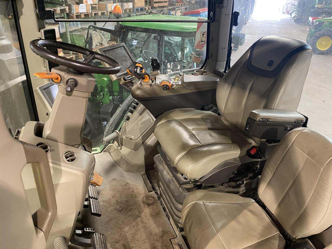 John Deere 7R 350 - Farm tractor: picture 4 John Deere 7R 350 - Farm tractor: picture 4