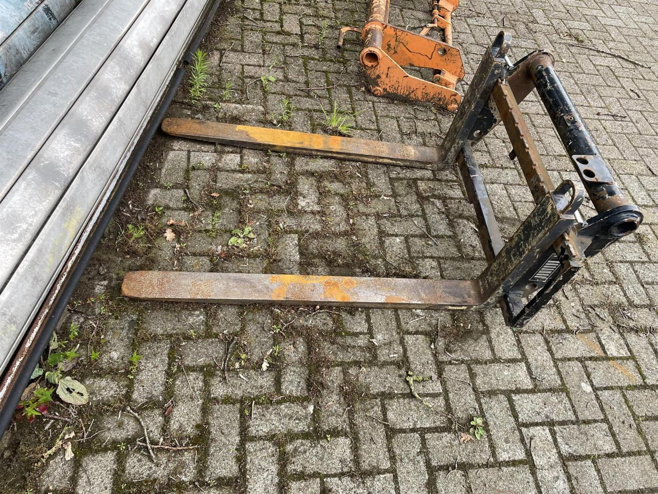 Manitou Palettengabel - Front loader for tractor: picture 1 Manitou Palettengabel - Front loader for tractor: picture 1