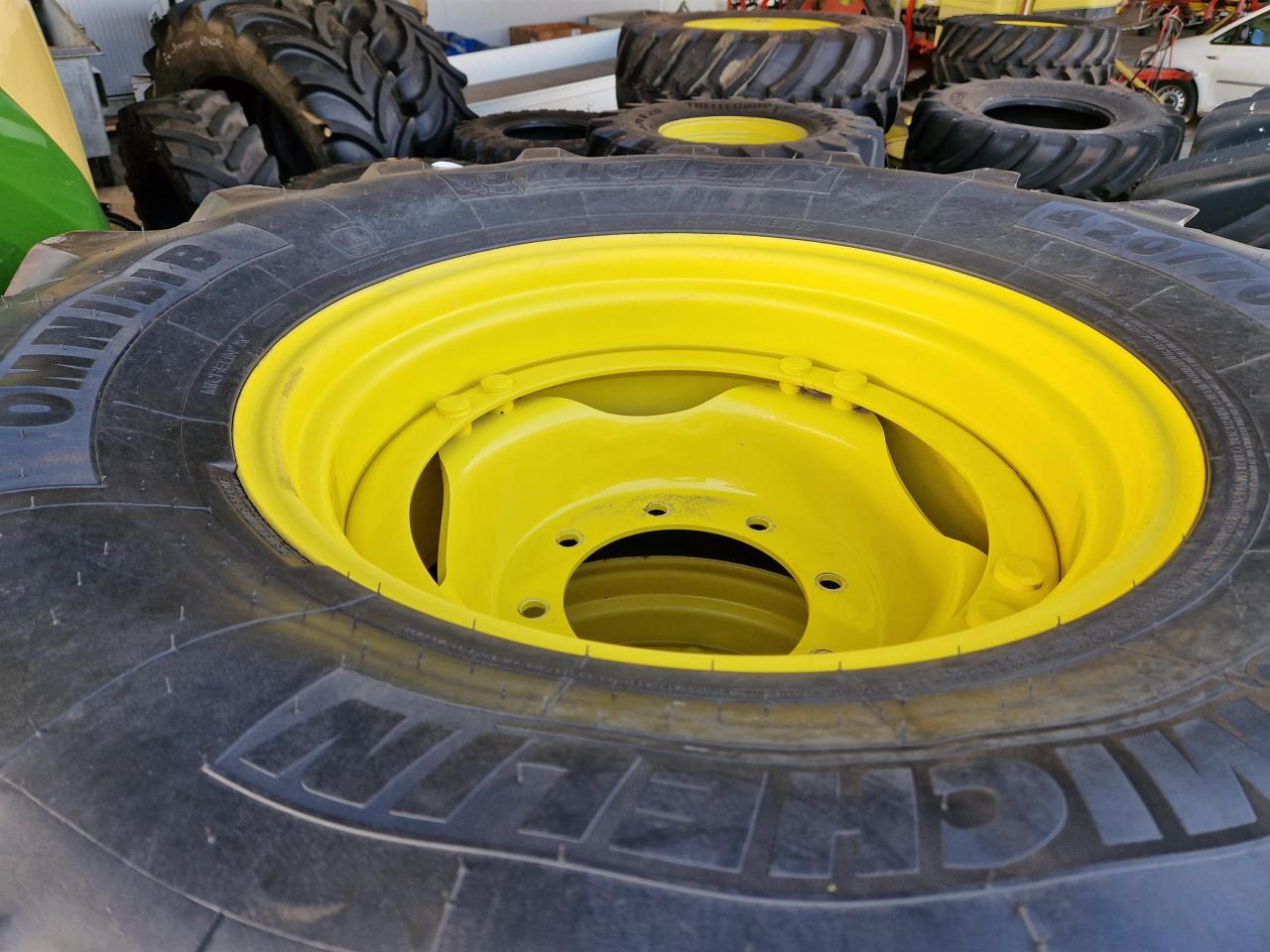 Michelin 420/70R24 - Tire for Agricultural machinery: picture 2 Michelin 420/70R24 - Tire for Agricultural machinery: picture 2
