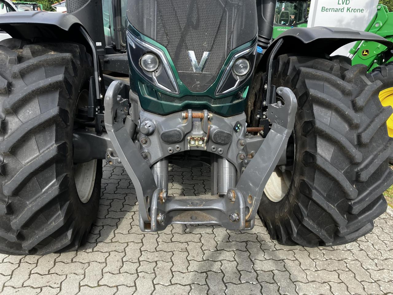 Valtra T174 Versu - Farm tractor: picture 4 Valtra T174 Versu - Farm tractor: picture 4