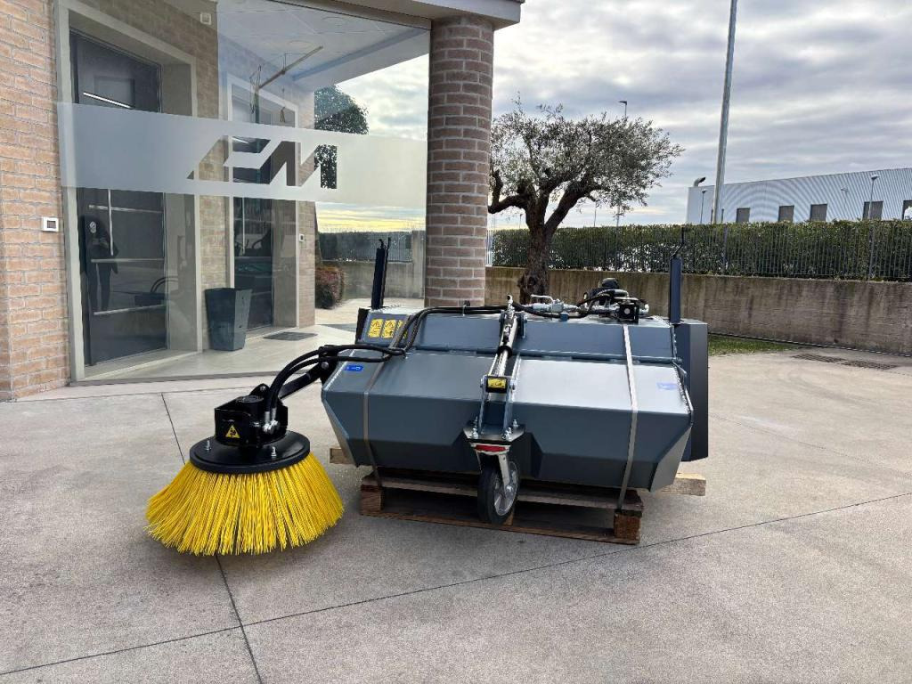 CM CM Crusher CSI 125 con attacco macchina polifunzionale - Broom for Skid steer loader: picture 4 CM CM Crusher CSI 125 con attacco macchina polifunzionale - Broom for Skid steer loader: picture 4