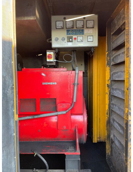Cummins VTA 28 G3 Siemens 650 kVA generatorset in 20 ft container - Generator set: picture 5 Cummins VTA 28 G3 Siemens 650 kVA generatorset in 20 ft container - Generator set: picture 5