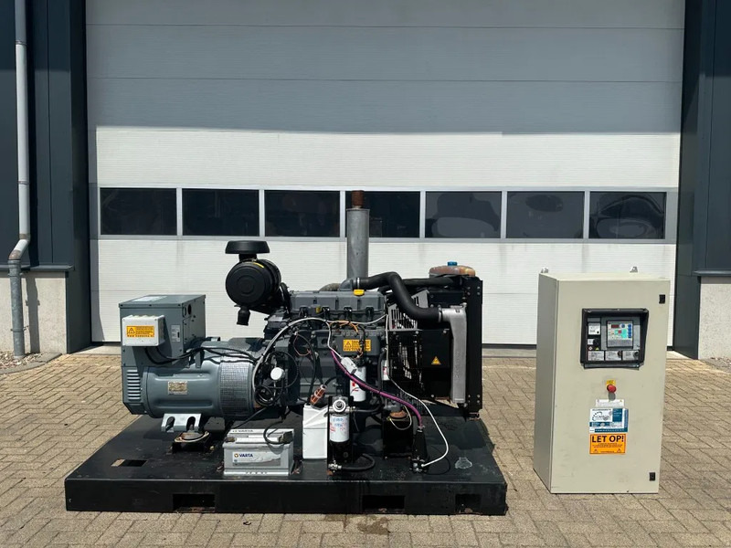 Deutz BF4M 1013 EC Mecc Alte Spa 105 kVA noodstroom generatorset met ATS Automatische Netovername - Generator set: picture 2 Deutz BF4M 1013 EC Mecc Alte Spa 105 kVA noodstroom generatorset met ATS Automatische Netovername - Generator set: picture 2