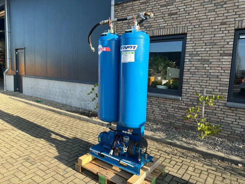 Hogedruk Hogedruk Luchtstart Air starter 30 Bar 15 kW 2 x 150 liter air tank - Water pump: picture 4 Hogedruk Hogedruk Luchtstart Air starter 30 Bar 15 kW 2 x 150 liter air tank - Water pump: picture 4
