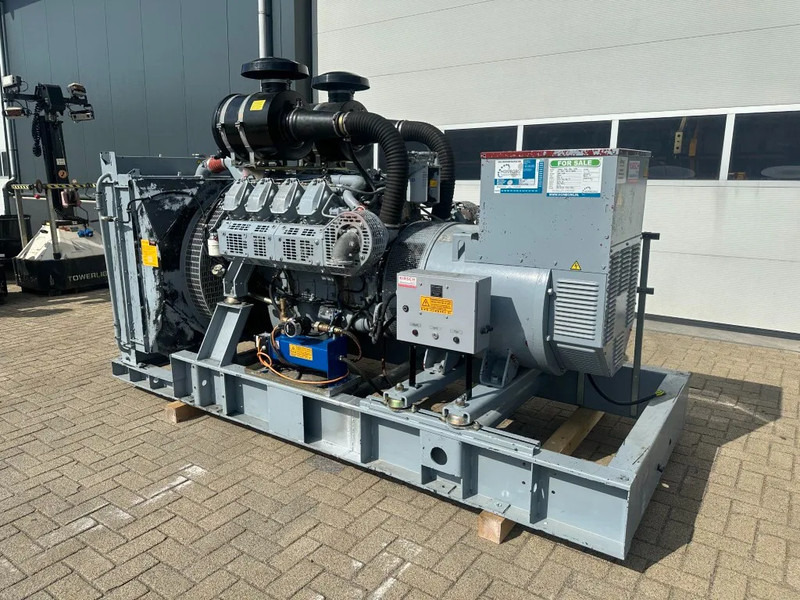 Iveco GE 8281 SRI27 00A71 Mecc Alte Spa 450 kVA generatorset ex Emergency 160 hours - Generator set: picture 2 Iveco GE 8281 SRI27 00A71 Mecc Alte Spa 450 kVA generatorset ex Emergency 160 hours - Generator set: picture 2