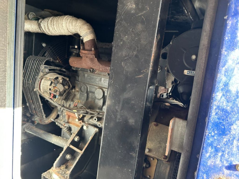 Generator set Iveco Marelli 40 KVA Supersilent generatorset in 8 ft container: picture 15