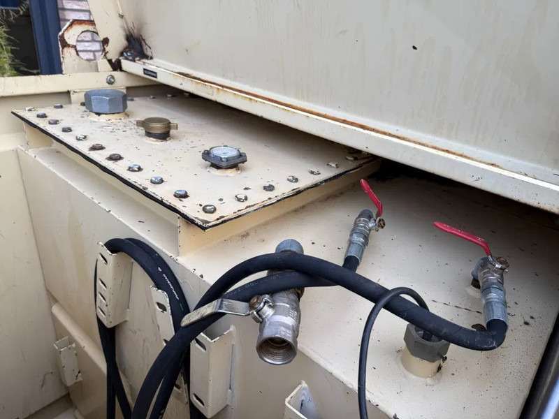 Tolsma Kiwa IBC 3000 liter Dieseltank Brandstoftank - Shipping container: picture 5 Tolsma Kiwa IBC 3000 liter Dieseltank Brandstoftank - Shipping container: picture 5