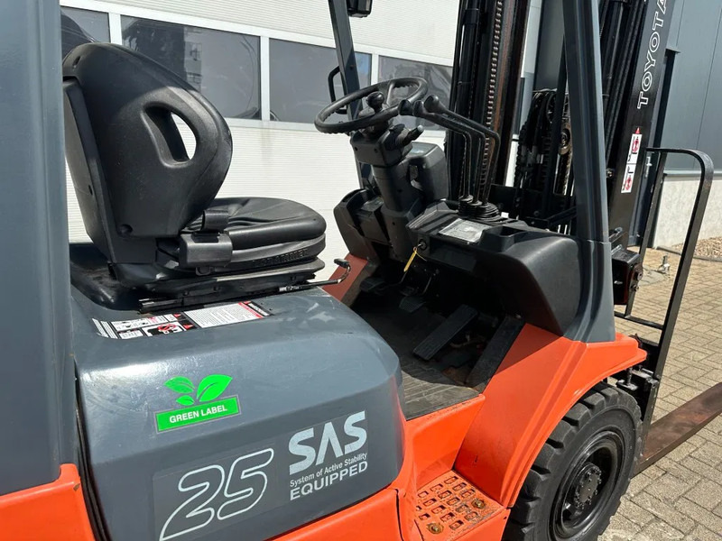 Toyota 2.5 ton Triplex Freelift Sideshift LPG Heftruck - LPG forklift: picture 5 Toyota 2.5 ton Triplex Freelift Sideshift LPG Heftruck - LPG forklift: picture 5