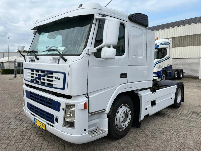 Volvo FM 9 MOTOR DEFECT (motor start wel maar kan niet rijden) - Tractor truck: picture 1 Volvo FM 9 MOTOR DEFECT (motor start wel maar kan niet rijden) - Tractor truck: picture 1