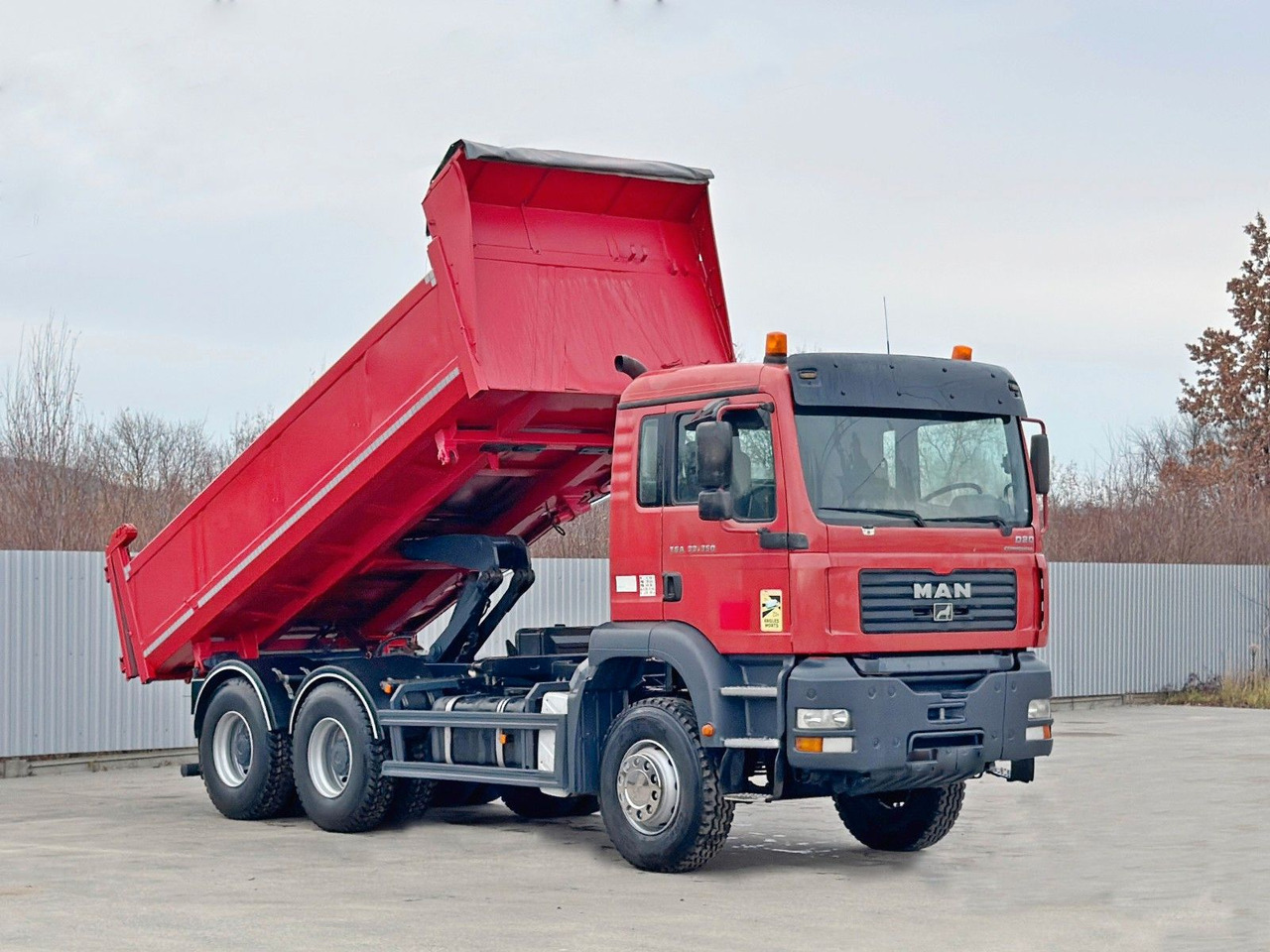 MAN TGA 33.350 * BORDMATIC *6x4 * TOPZUSTAND - Tipper, Crane truck: picture 2 MAN TGA 33.350 * BORDMATIC *6x4 * TOPZUSTAND - Tipper, Crane truck: picture 2