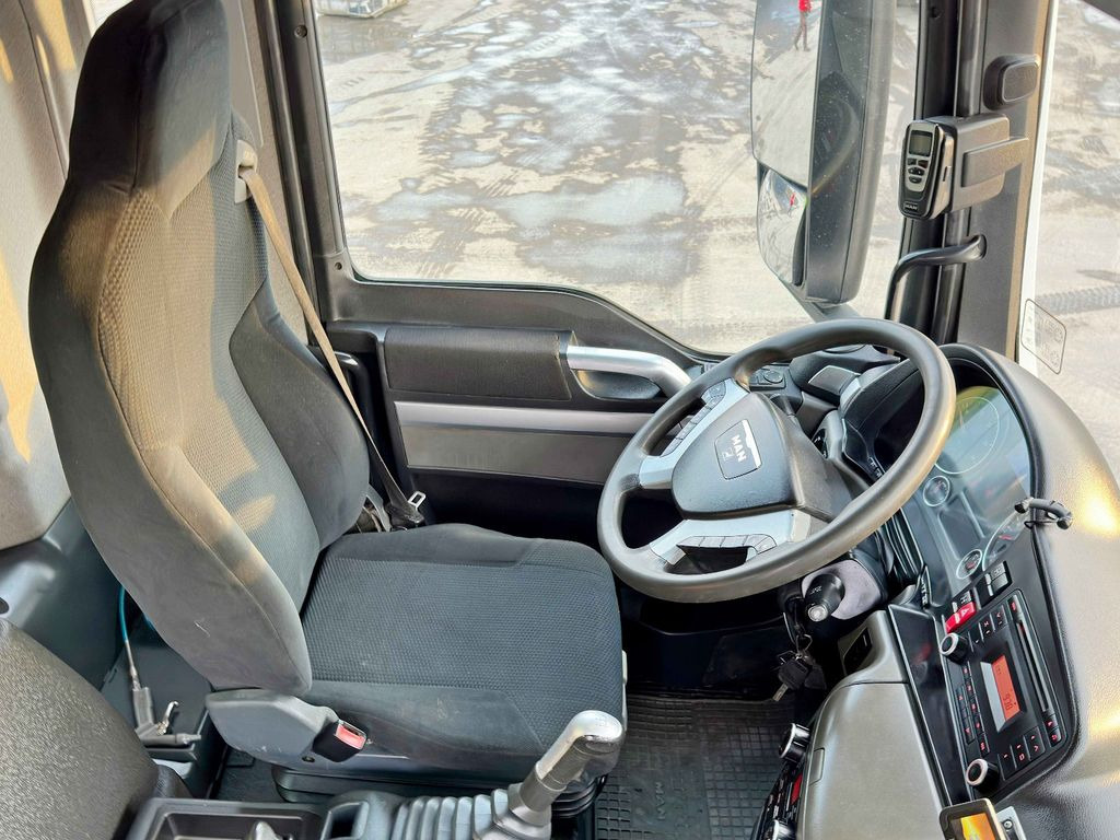 Interior photo 1: Tipper, Crane truck MAN TGS 33.480*KIPPER 5,70m * PK 23002 + FUNK * 6x4 MAN TGS 33.480*KIPPER 5,70m * PK 23002 + FUNK * 6x4
