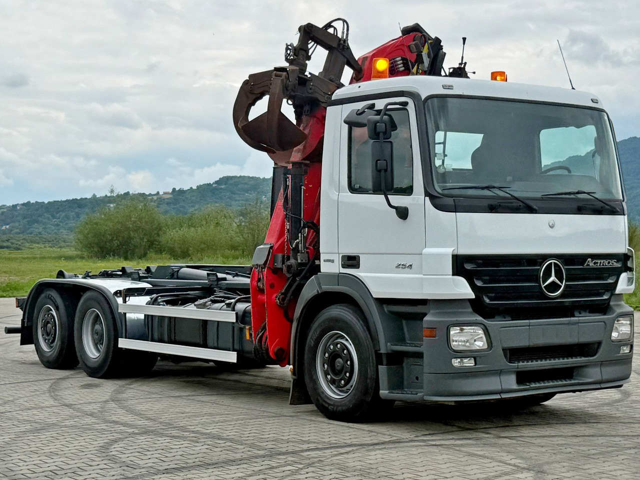 Mercedes-Benz ACTROS 2541 * ABROLLKIPPER * EPSILON E140Z81*TOP - Hook lift truck, Crane truck: picture 3 Mercedes-Benz ACTROS 2541 * ABROLLKIPPER * EPSILON E140Z81*TOP - Hook lift truck, Crane truck: picture 3