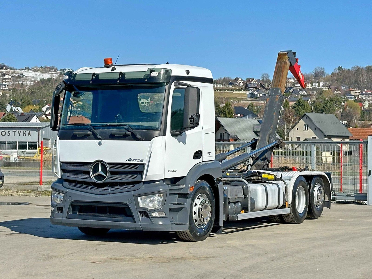 Mercedes-Benz ANTOS 2543 Abrollkipper * Top Zustand! - Hook lift truck: picture 2 Mercedes-Benz ANTOS 2543 Abrollkipper * Top Zustand! - Hook lift truck: picture 2