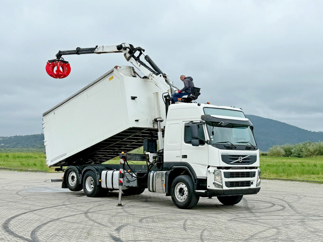 Volvo FM 420 Kipper 6,20 m * EPSILON Q150L75 *TOP - Crane truck: picture 2 Volvo FM 420 Kipper 6,20 m * EPSILON Q150L75 *TOP - Crane truck: picture 2