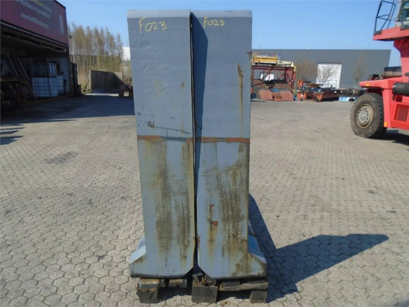 Fork Pin Type Custom 28.000kg@1200mm // 1800x310x110mm - Forks for Material handling equipment: picture 2 Fork Pin Type Custom 28.000kg@1200mm // 1800x310x110mm - Forks for Material handling equipment: picture 2