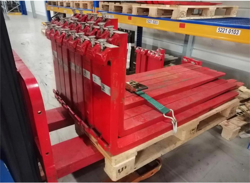 Hook ON FORKS NEW 1200X80X40 - Forks for Material handling equipment: picture 5 Hook ON FORKS NEW 1200X80X40 - Forks for Material handling equipment: picture 5