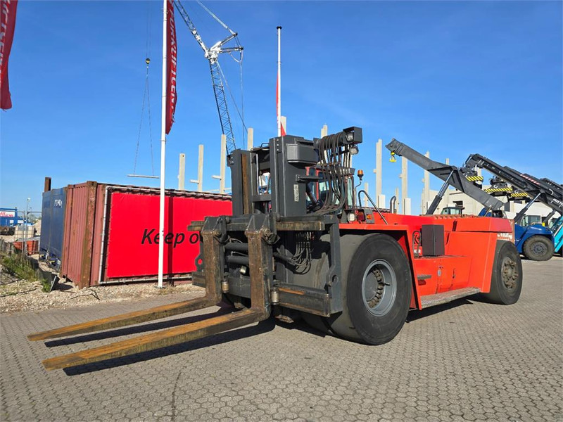 Kalmar DCE330 RoRo - Diesel forklift: picture 4 Kalmar DCE330 RoRo - Diesel forklift: picture 4